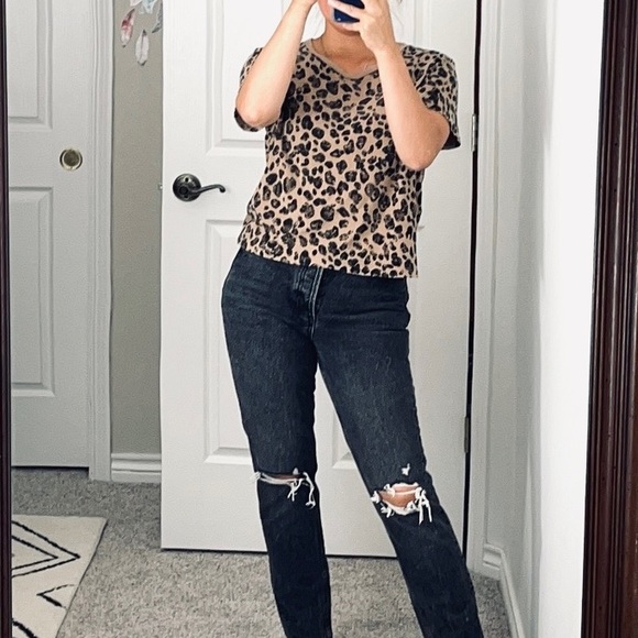 AMO Leopard Classic Tee - Picture 10 of 16